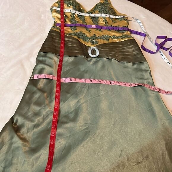 F.I.E.S.T.A FASHION Dress Sz Medium Formal Floral Embroided Beaded Sequin Gown - Picture 16 of 17